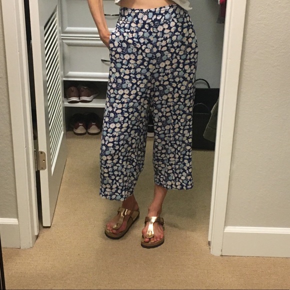 SOLD- Huston crop in French Floral - Picture 2 of 6